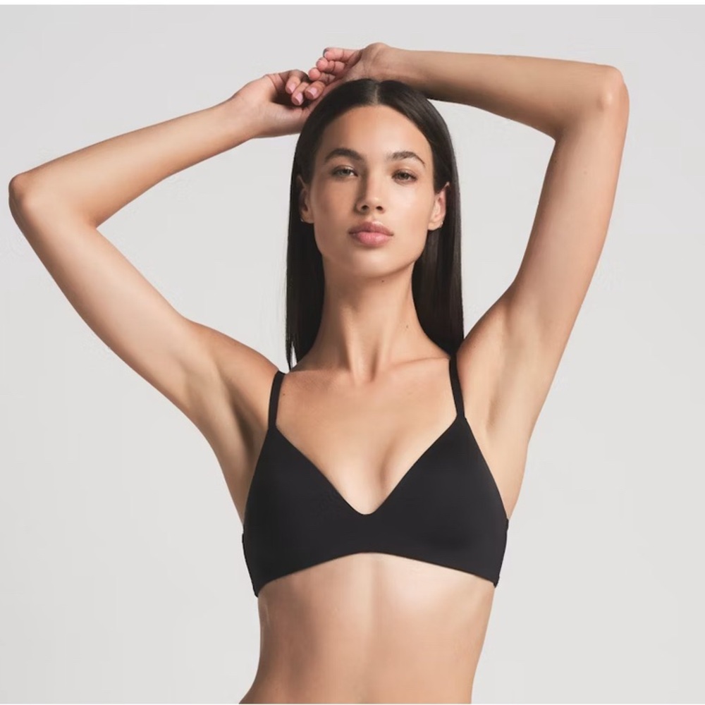 Skims WIRELESS FORM T-SHIRT DEMI BRA | ONYX - ONYX / 32 / D